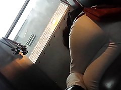 JIT ass răng lên trên xe buýt trường học