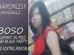 Boso mẹ trong chiếc váy màu đỏ đen panty