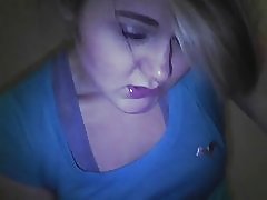 Cô gái Wisconsin masturbating với sextoy phần 1 - nicolo33