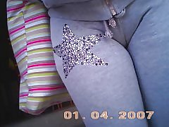 Lạc đà với quần màu xám